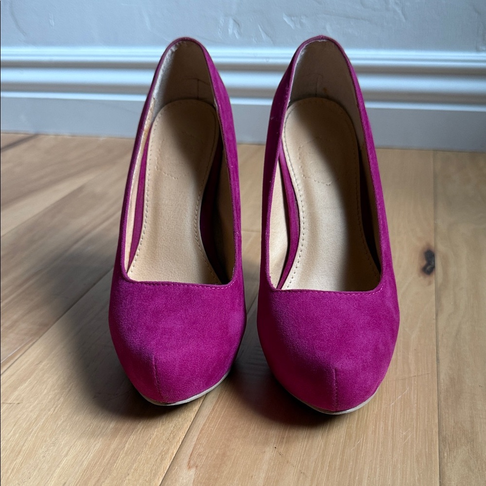 Elegant Fuchsia Suede Pumps, size 6
